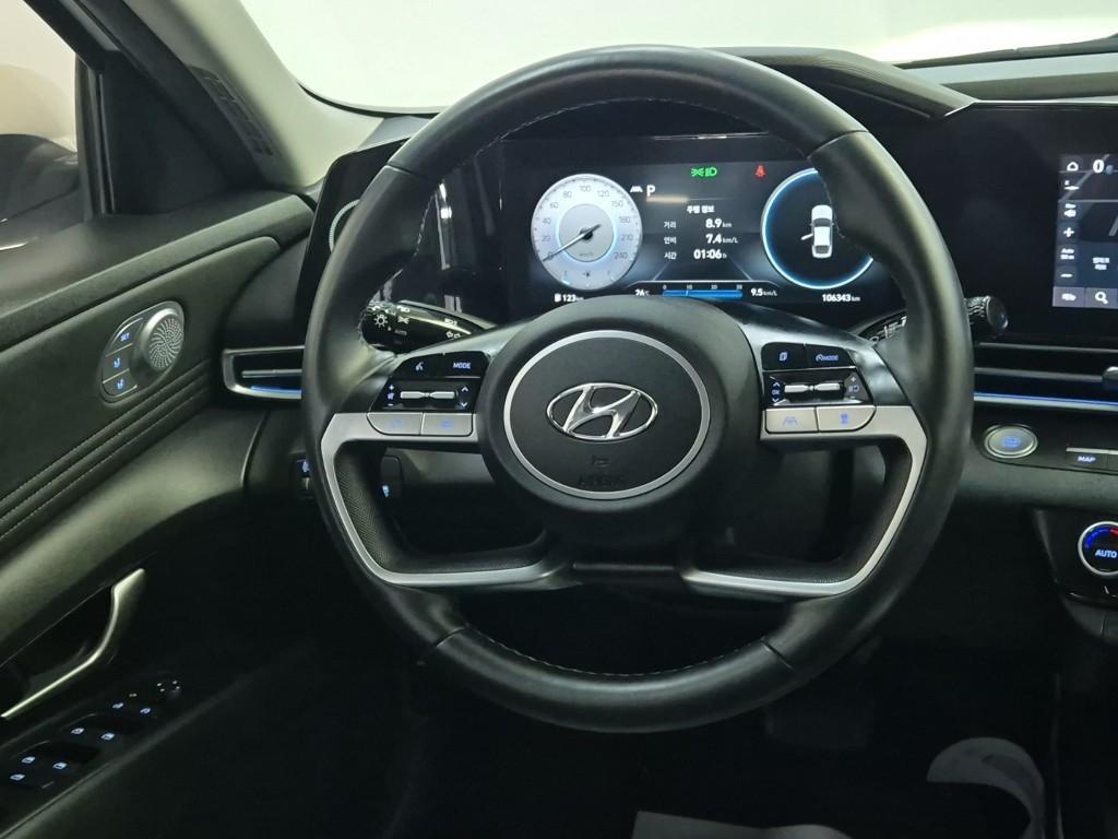 HYUNDAI Avante - Vista 9