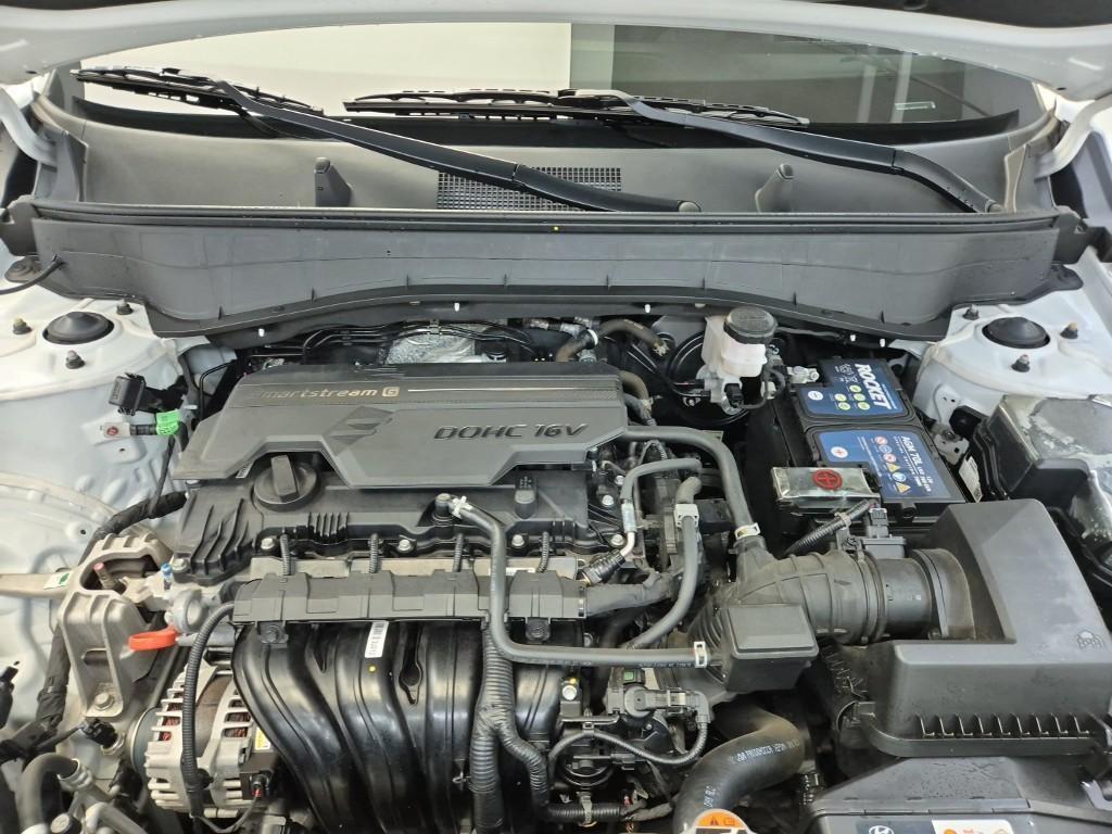HYUNDAI Kona - Vista 5