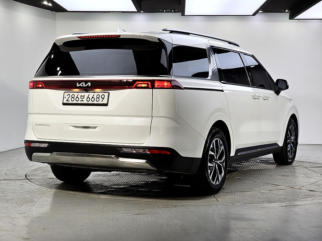 KIA Carnival - Vista 4