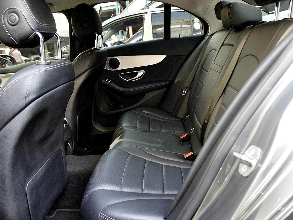 Mercedes Benz C Class - Vista 8