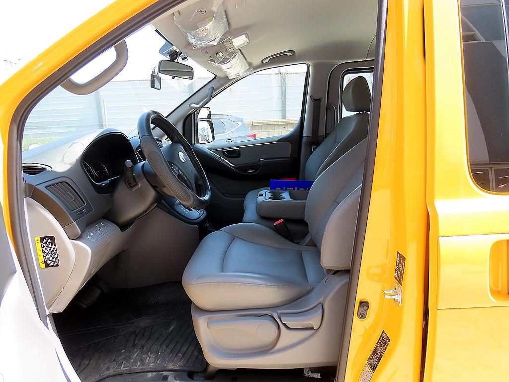 HYUNDAI Starex - Vista 5