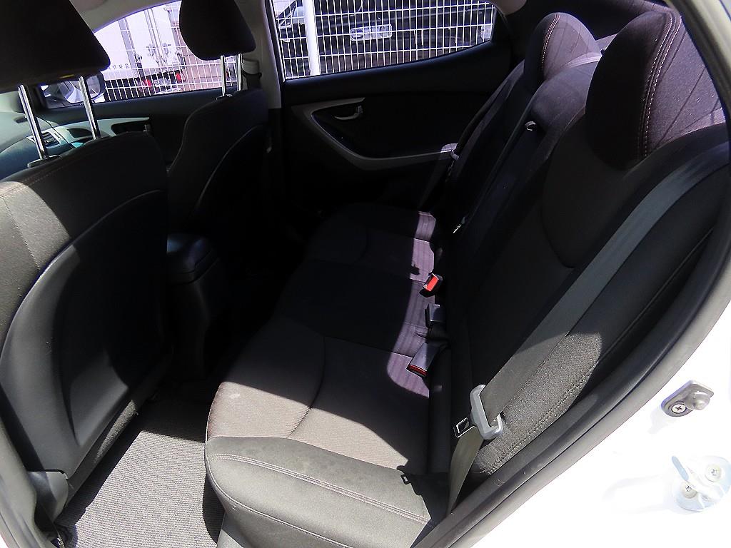 HYUNDAI Avante - Vista 6