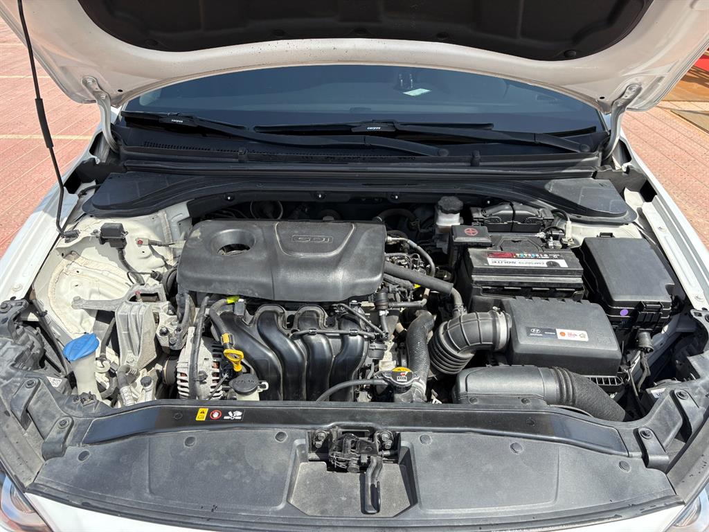 HYUNDAI Avante - Vista 7