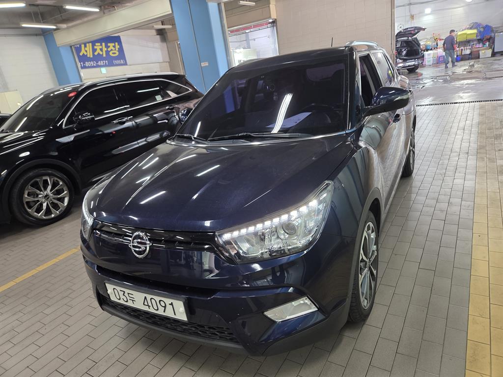 Ssangyong Tivoli 2017 Azul - Importación desde Corea - HF Imports Iquique - Foto 1