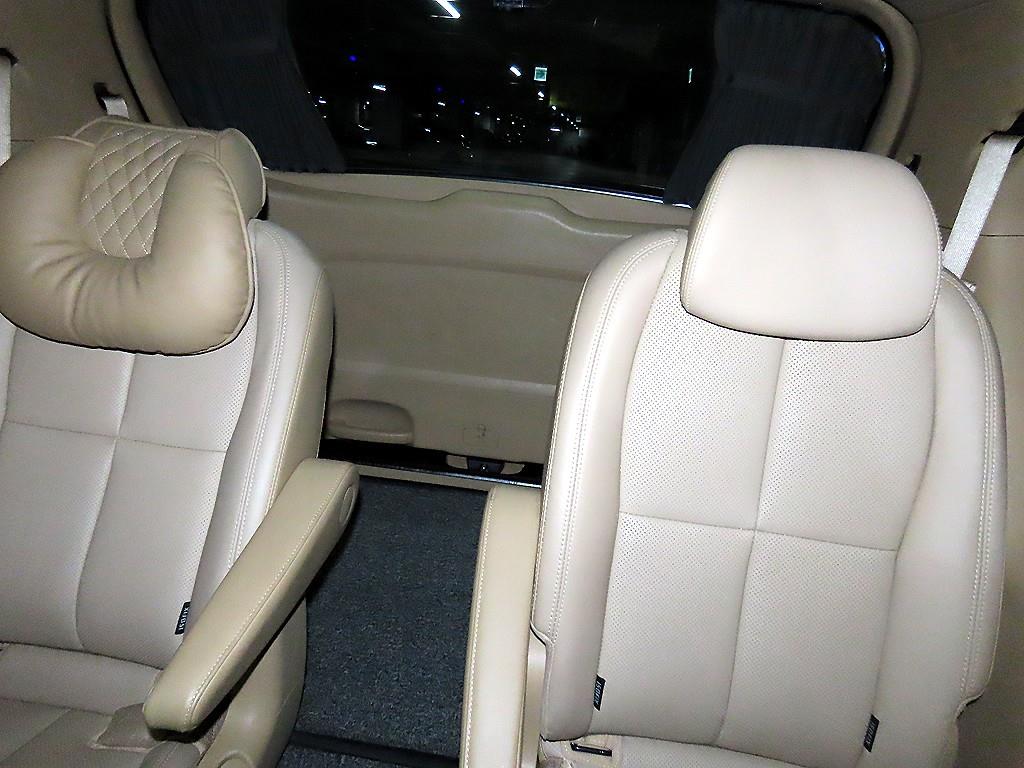 KIA Carnival - Vista 8
