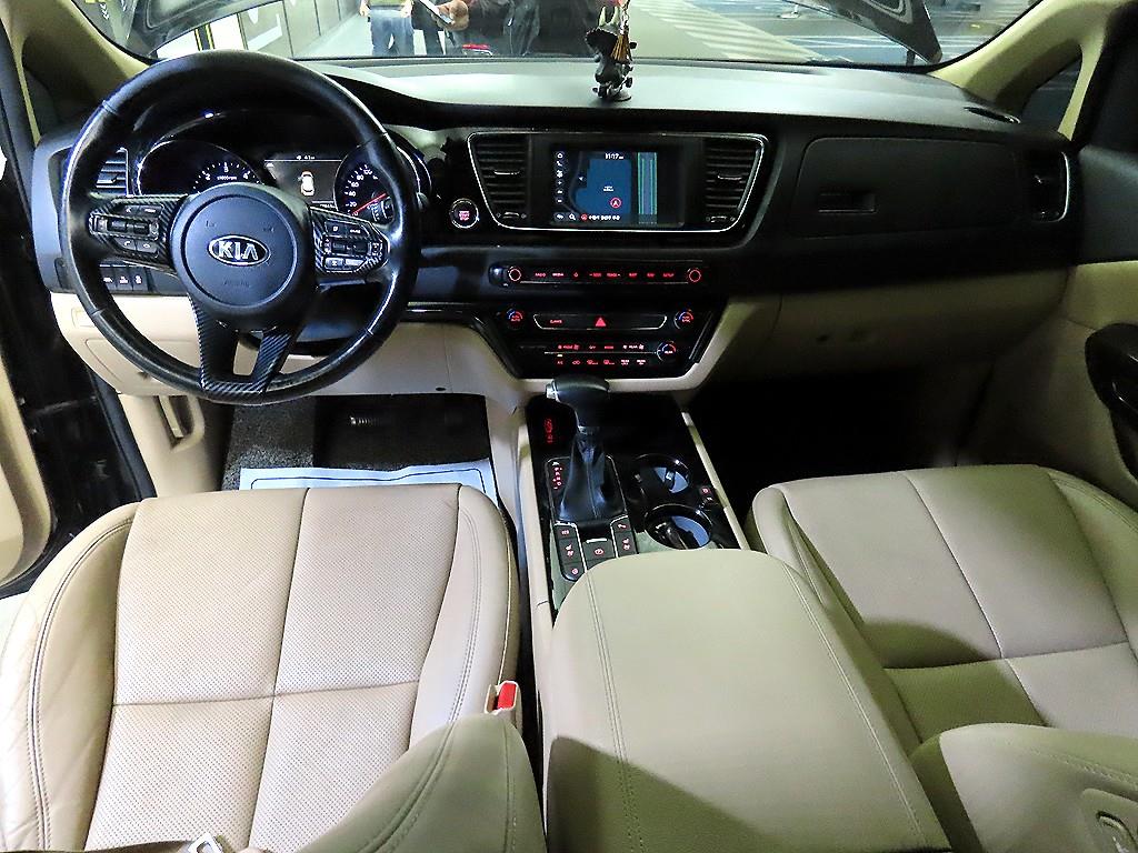KIA Carnival - Vista 11