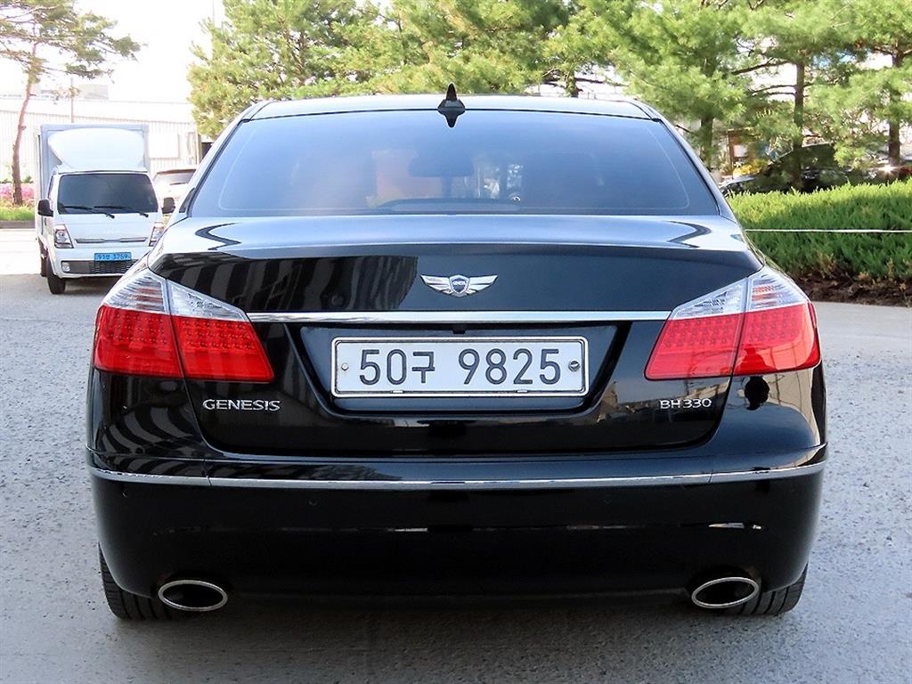 HYUNDAI Genesis - Vista 4