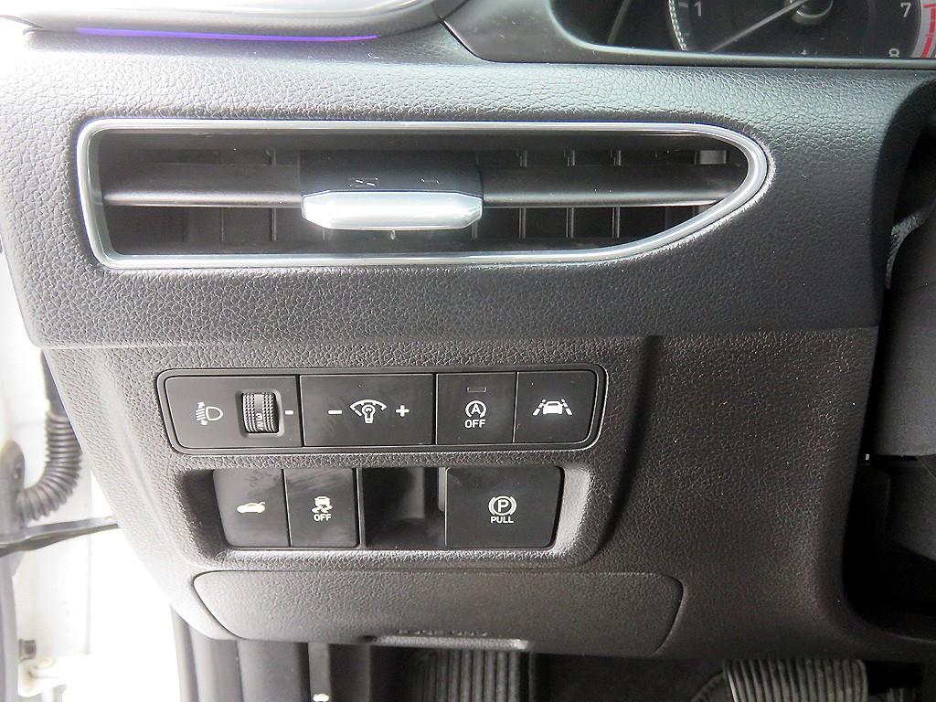 HYUNDAI Sonata - Vista 11