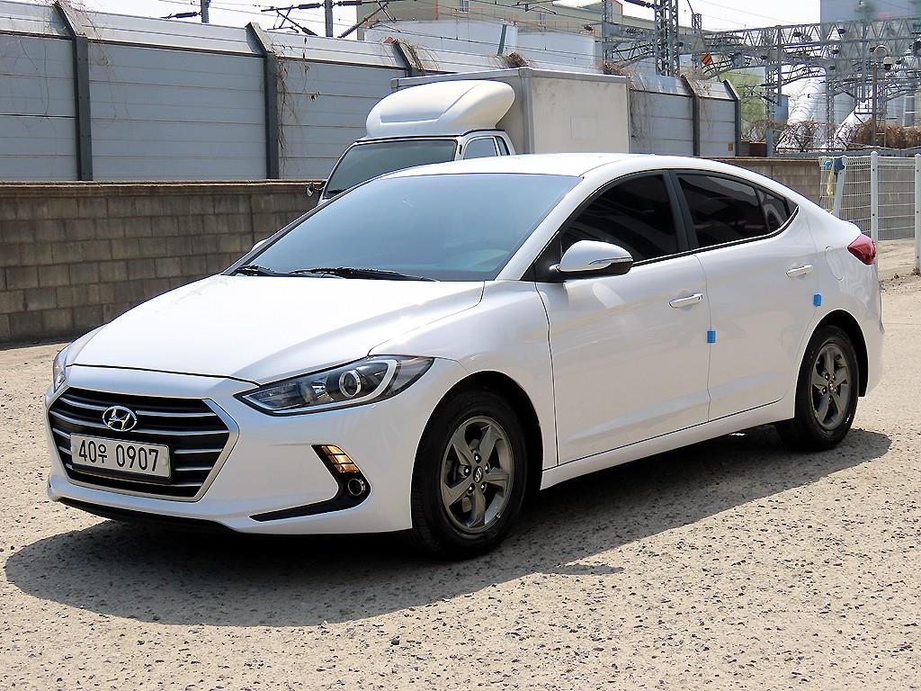 HYUNDAI Avante - Vista 2