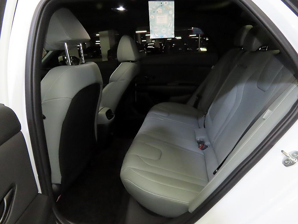 HYUNDAI Avante - Vista 7