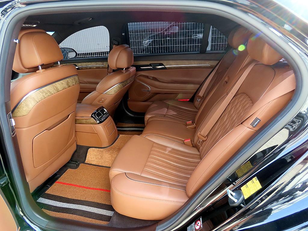 Genesis G90 - Vista 6