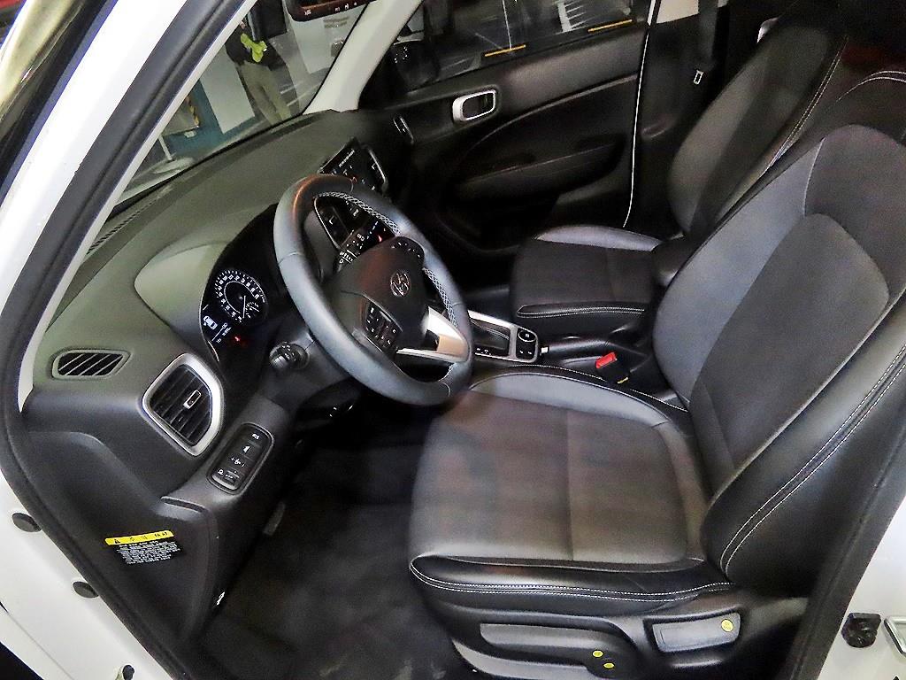 HYUNDAI Venue - Vista 6