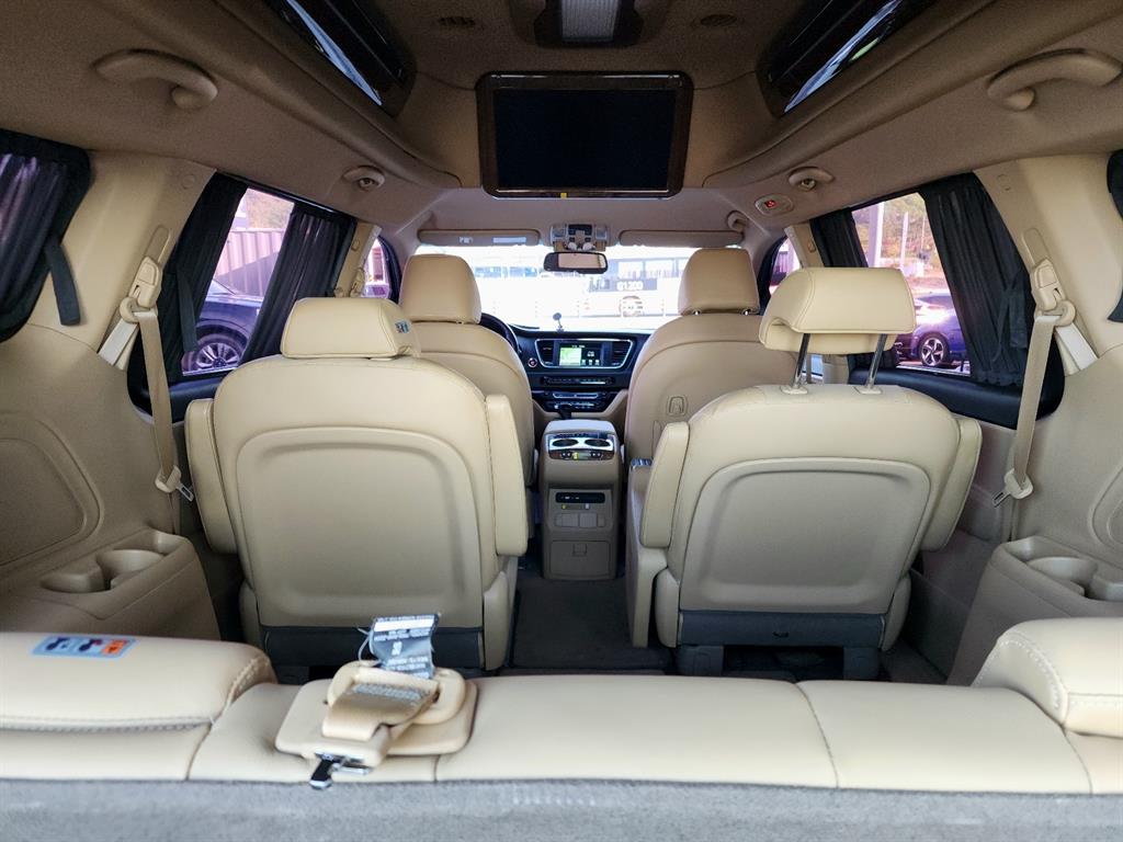 KIA Carnival - Vista 6