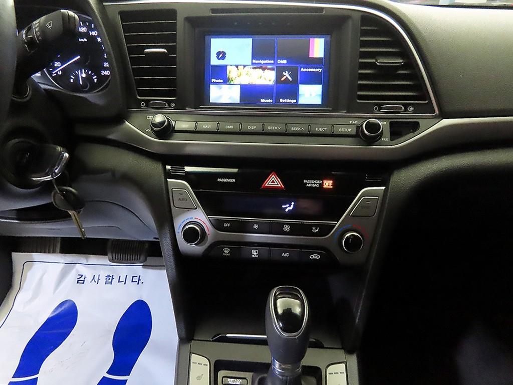 HYUNDAI Avante - Vista 11