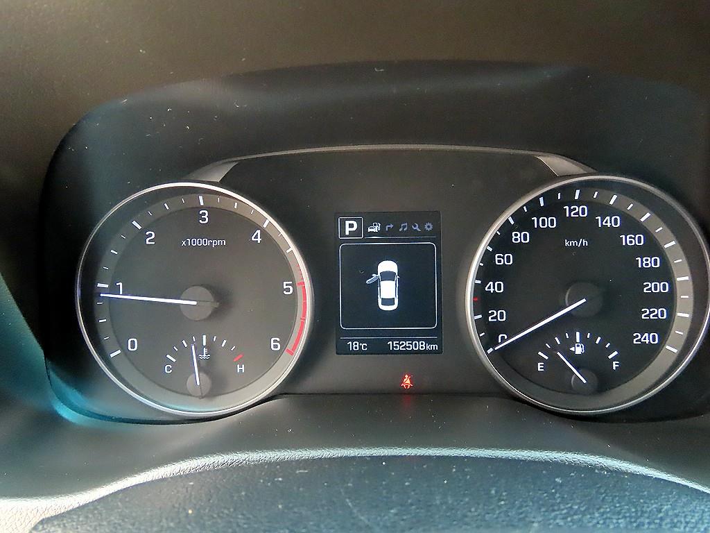 HYUNDAI Avante - Vista 9