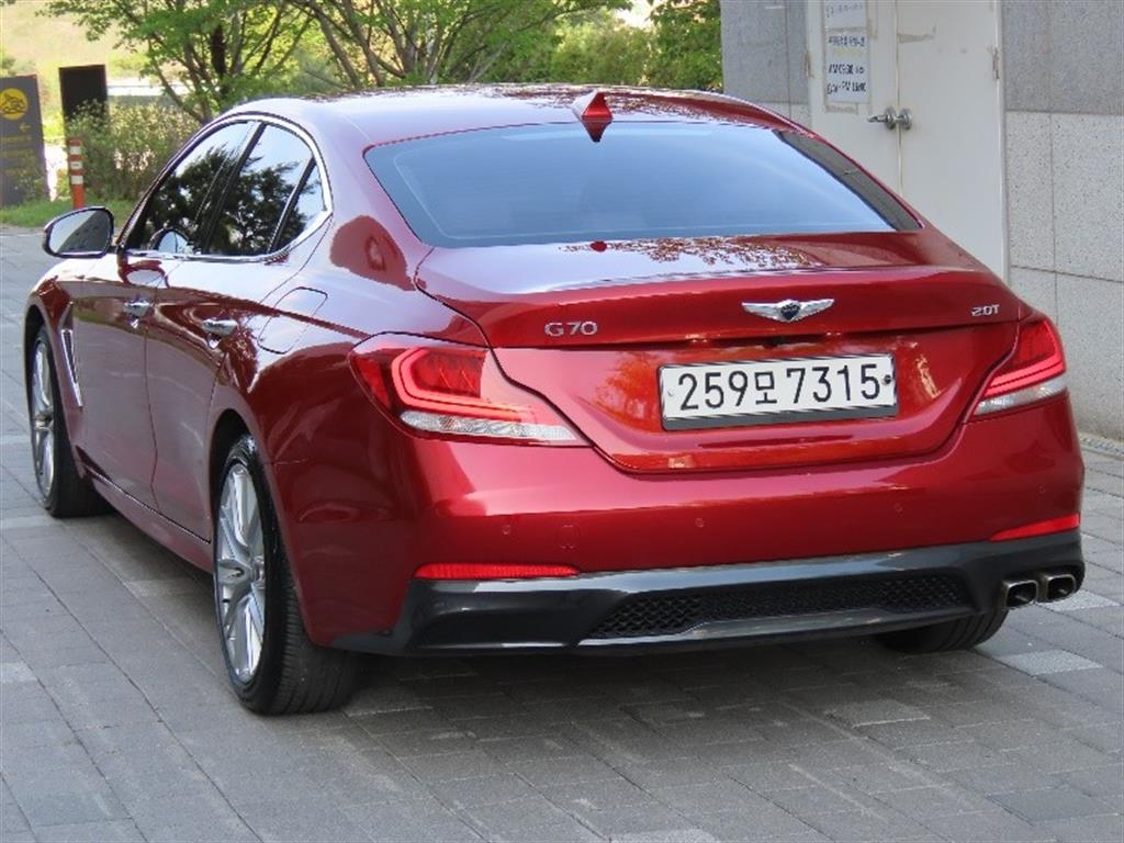 Genesis G70 - Vista 7