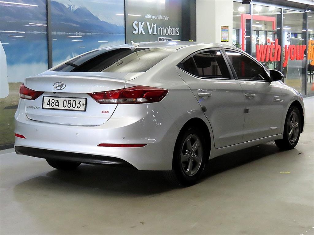 HYUNDAI Avante - Vista 4