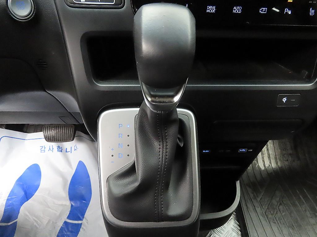 HYUNDAI Staria - Vista 10