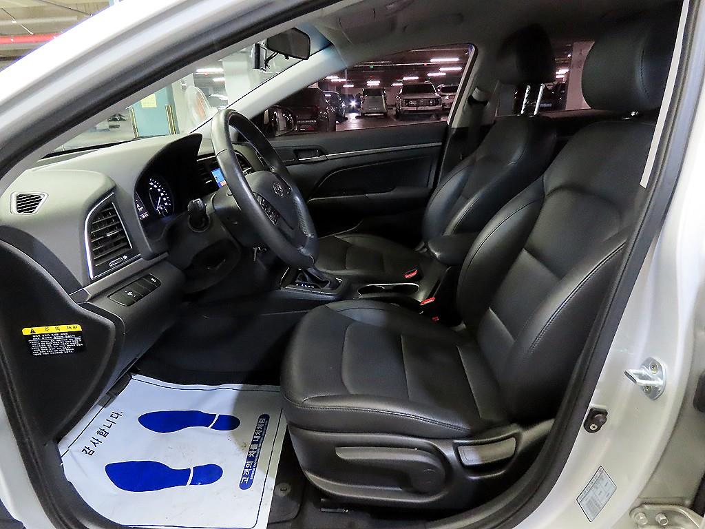 HYUNDAI Avante - Vista 6