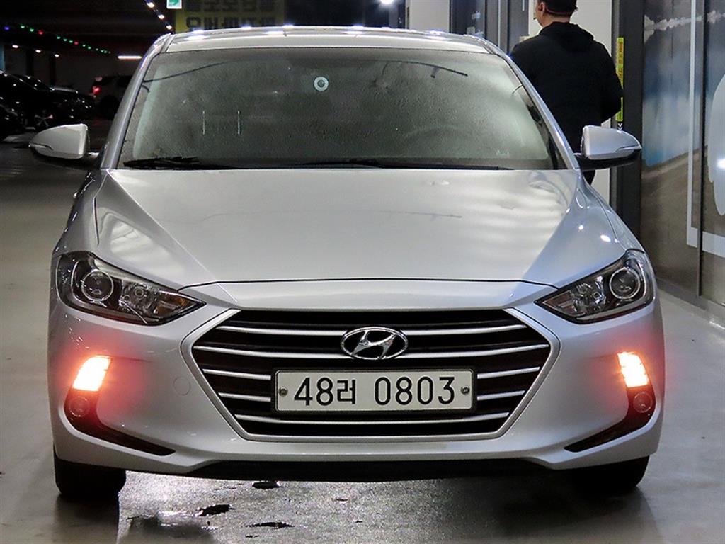 HYUNDAI Avante - Vista 2