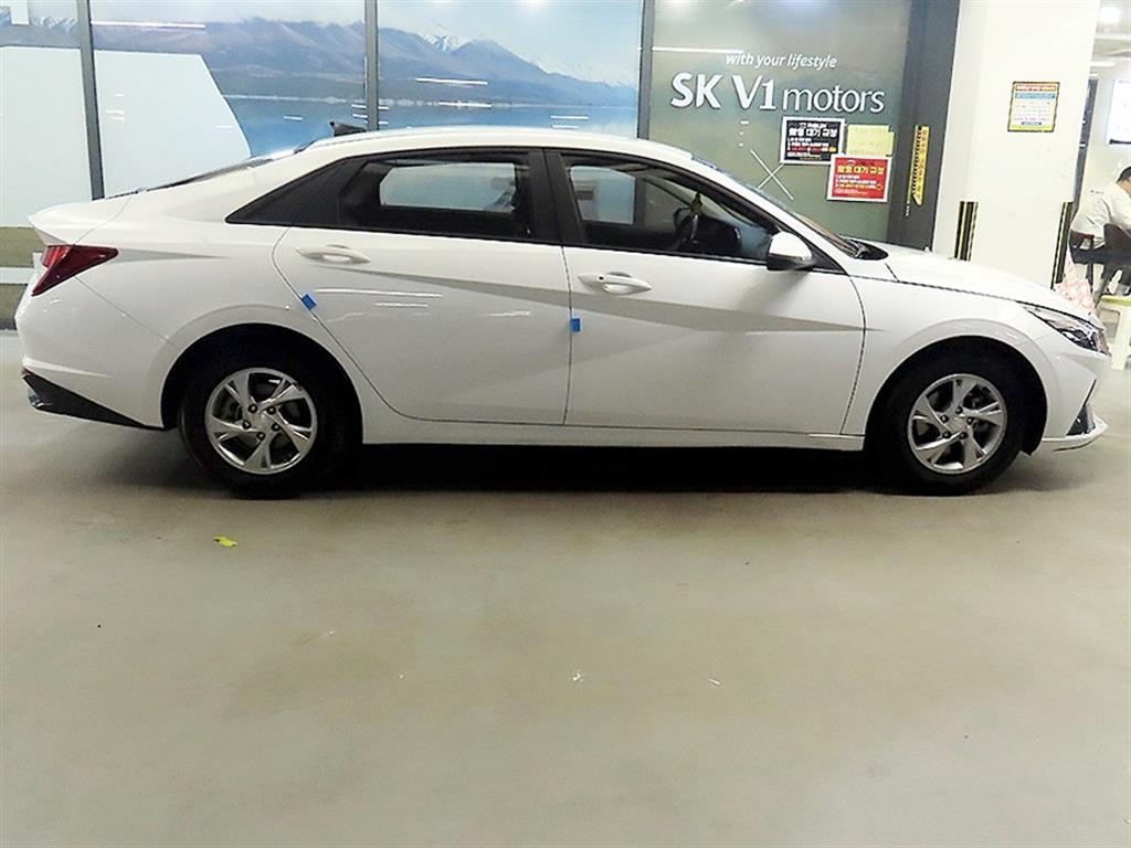 HYUNDAI Avante - Vista 3