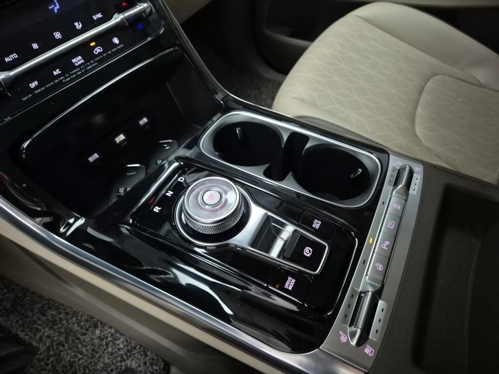 KIA Carnival - Vista 8