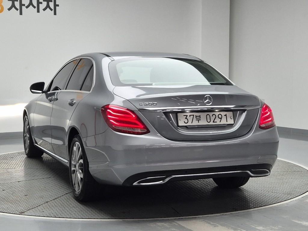 Mercedes Benz C Class - Vista 4