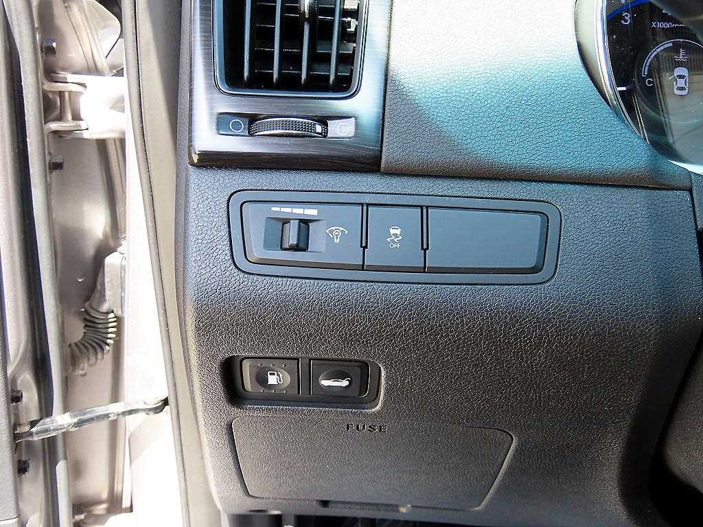 HYUNDAI Sonata - Vista 12