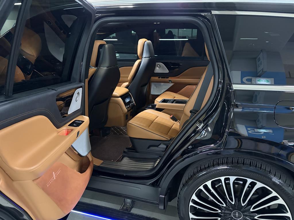 Lincoln Aviator - Vista 11