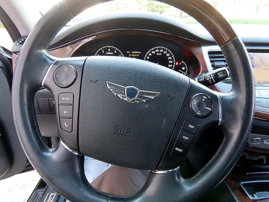 HYUNDAI Genesis - Vista 8