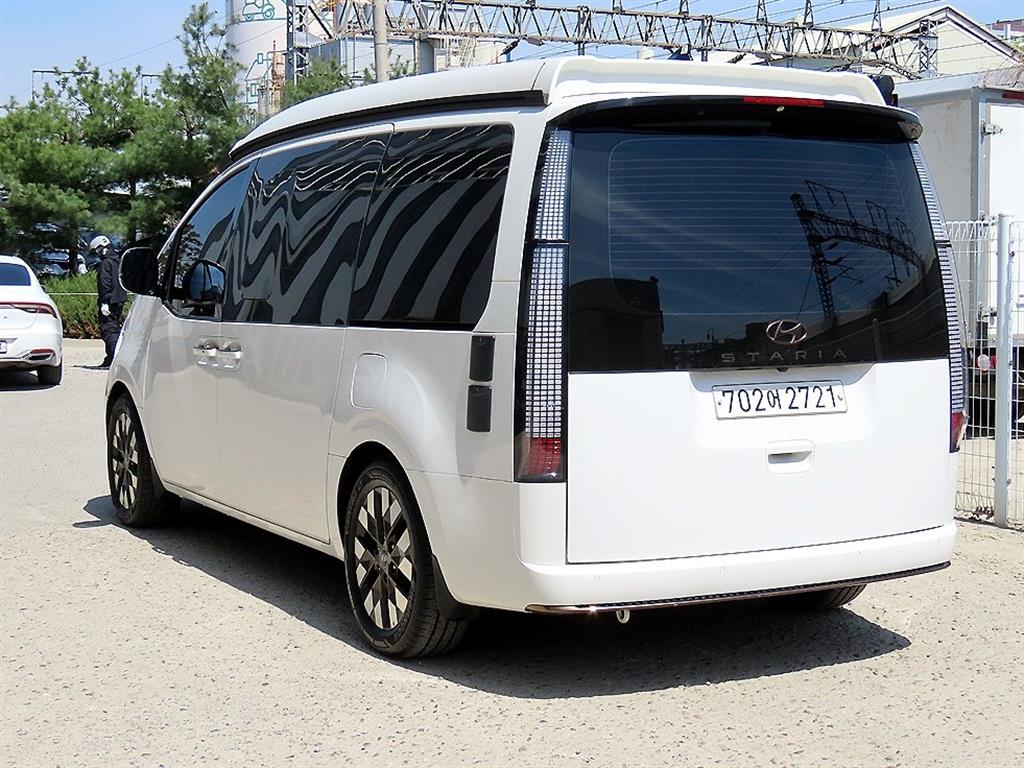 HYUNDAI Staria - Vista 3