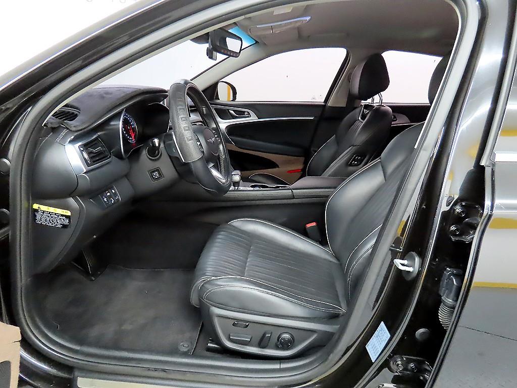 Genesis G70 - Vista 5