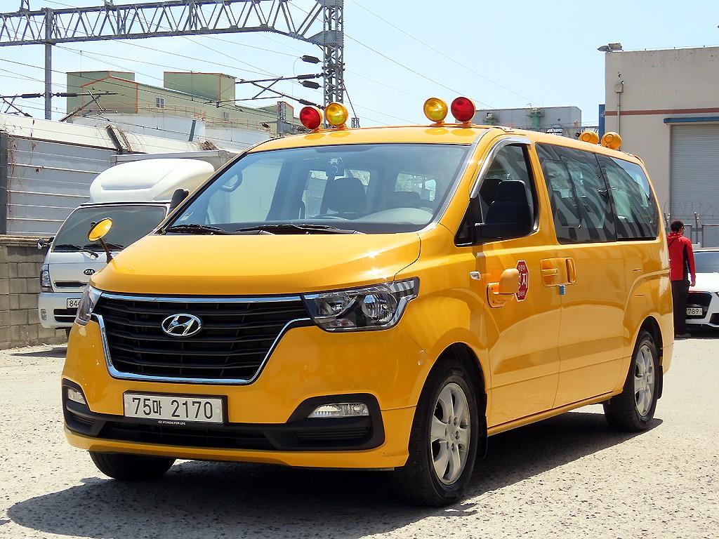 HYUNDAI Starex - Vista 2