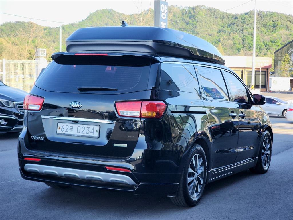 KIA Carnival - Vista 4