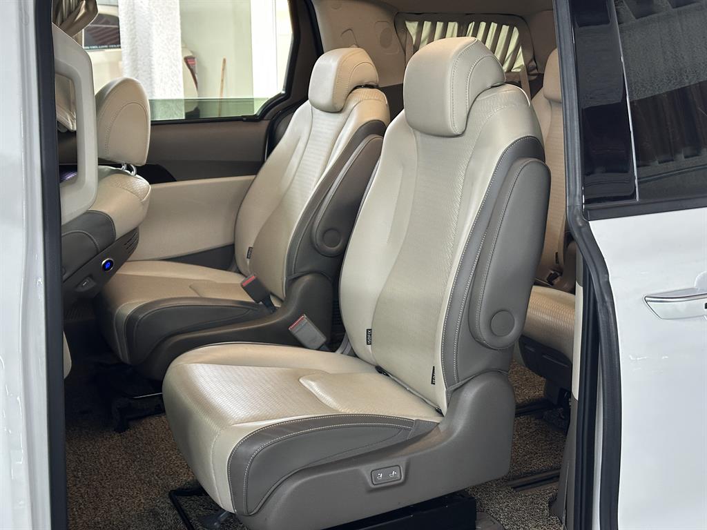 KIA Carnival - Vista 8