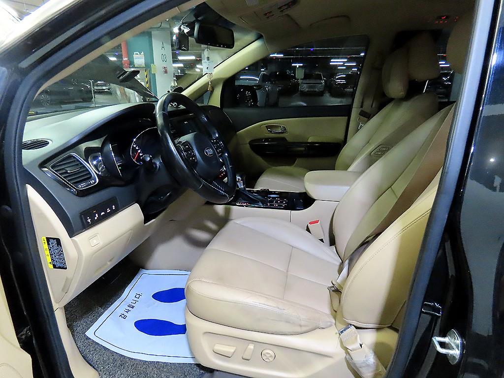 KIA Carnival - Vista 6