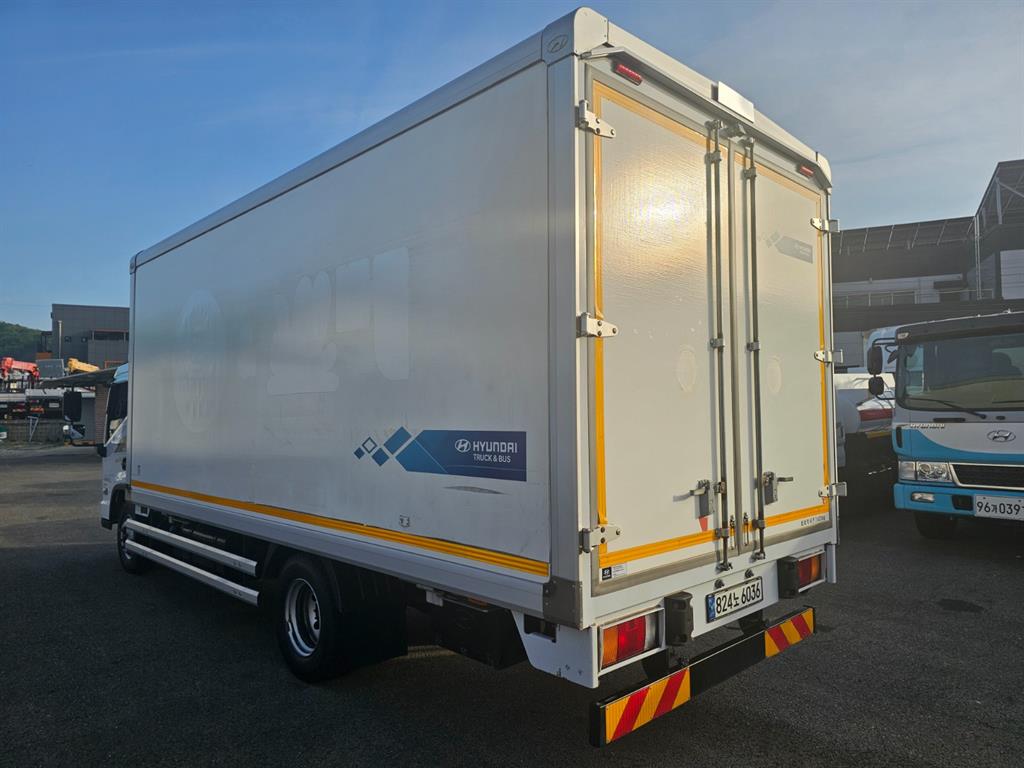 medium and large cargo truck - Vista 6