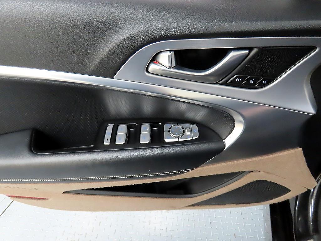 Genesis G70 - Vista 11