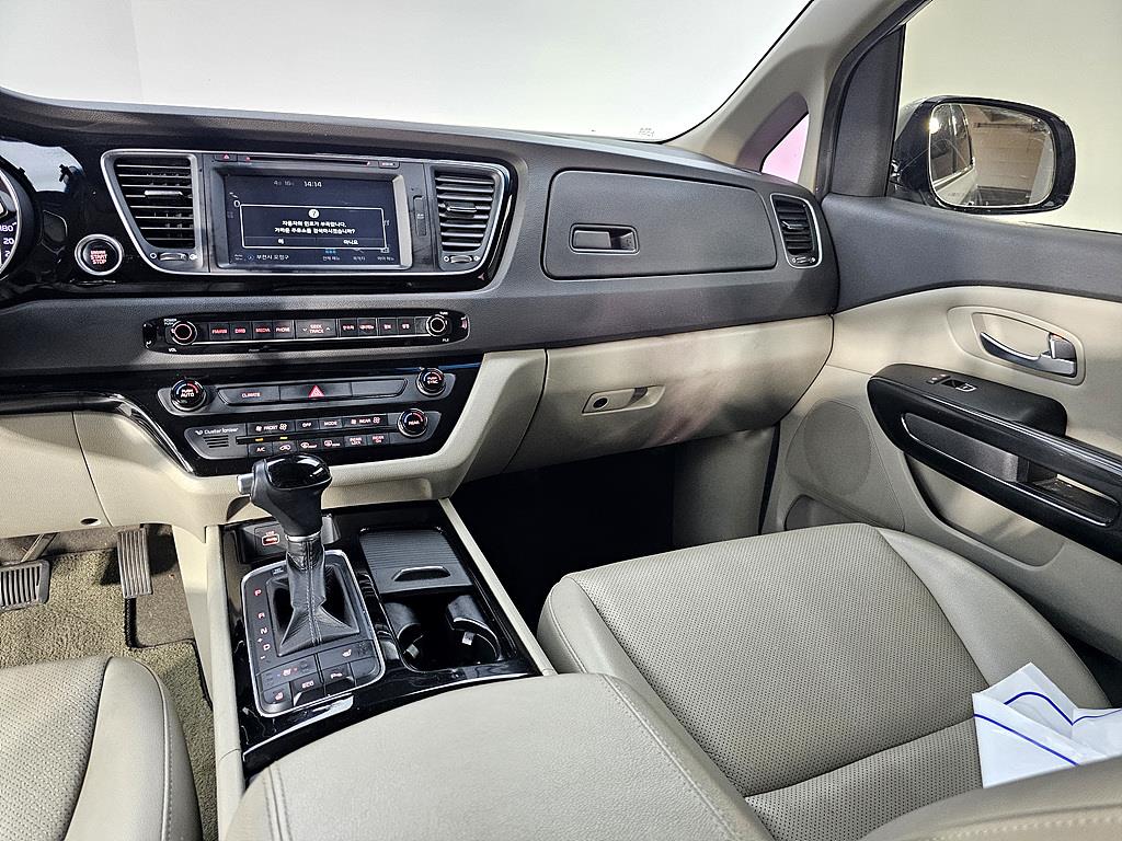 KIA Carnival - Vista 10
