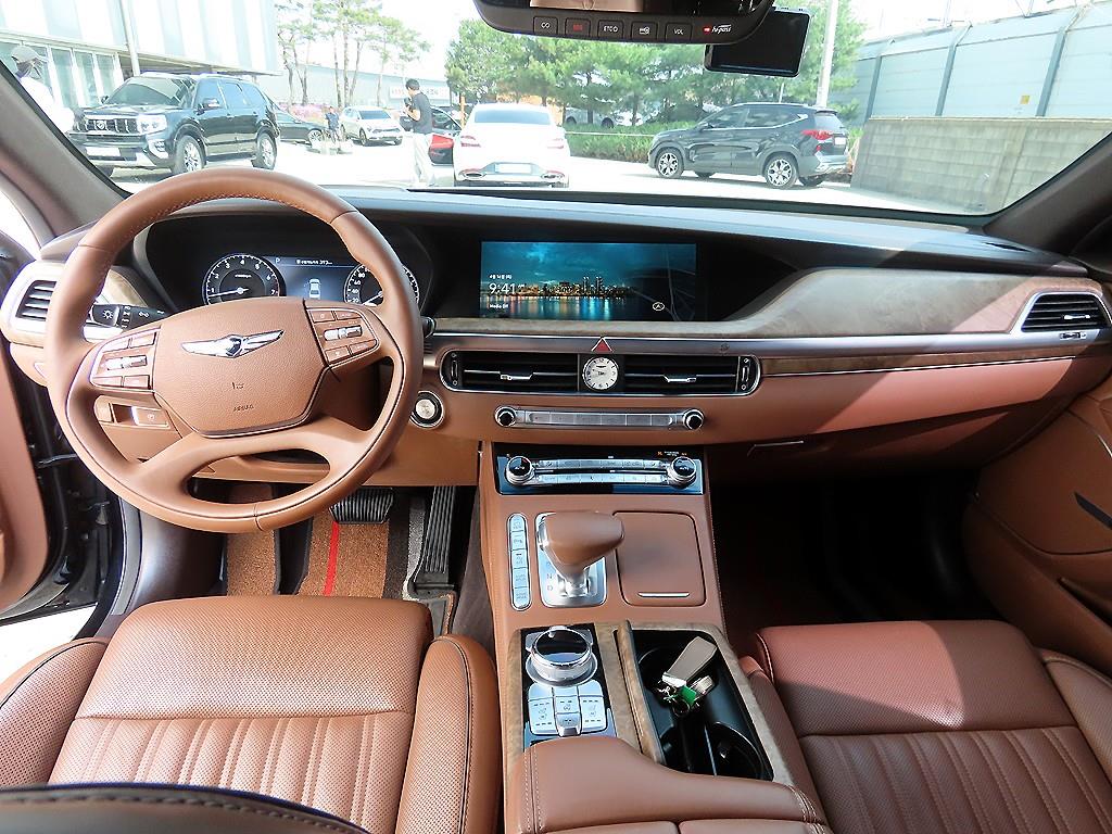 Genesis G90 - Vista 7