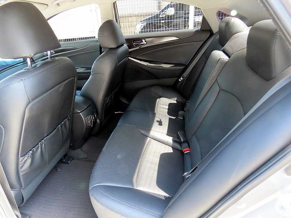 HYUNDAI Sonata - Vista 6