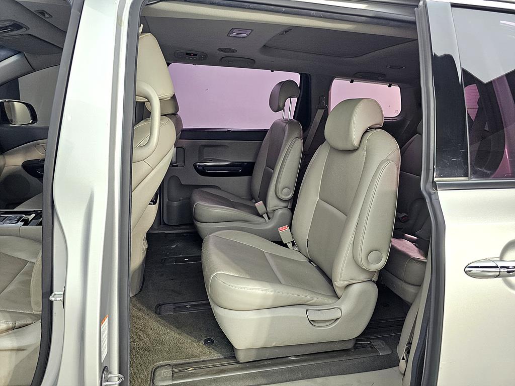 KIA Carnival - Vista 9