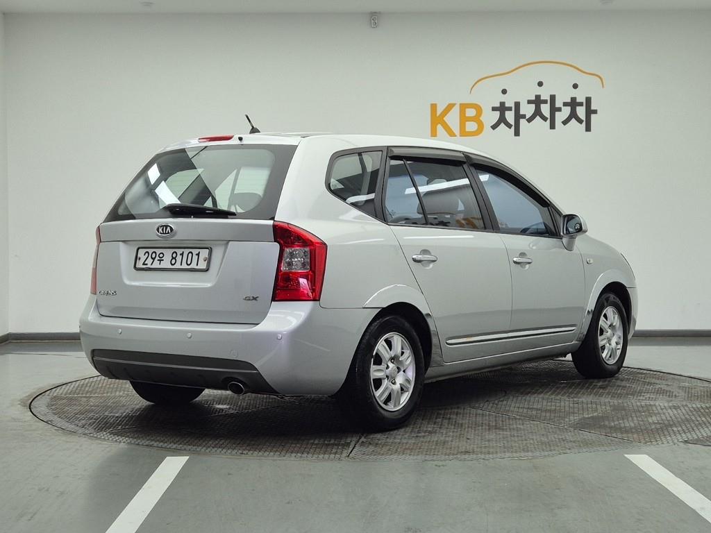 KIA Carens - Vista 4