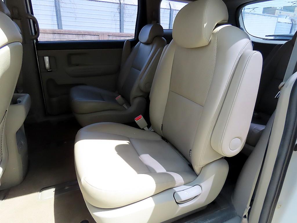 KIA Carnival - Vista 6