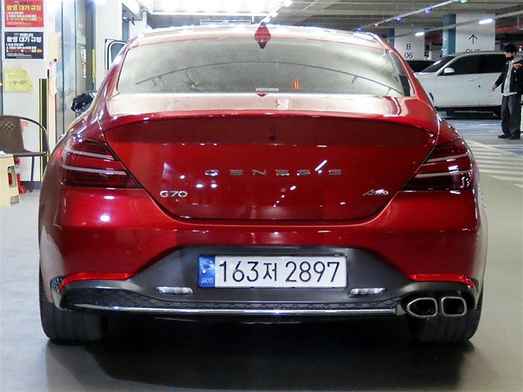 Genesis G70 - Vista 5