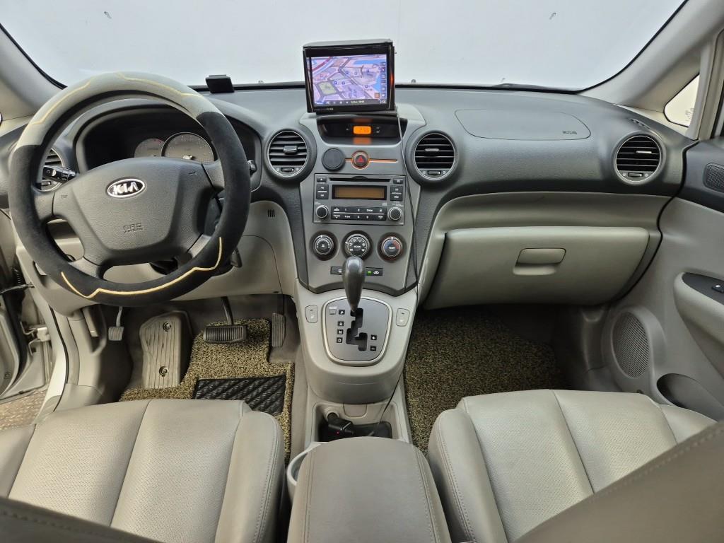 KIA Carens - Vista 5