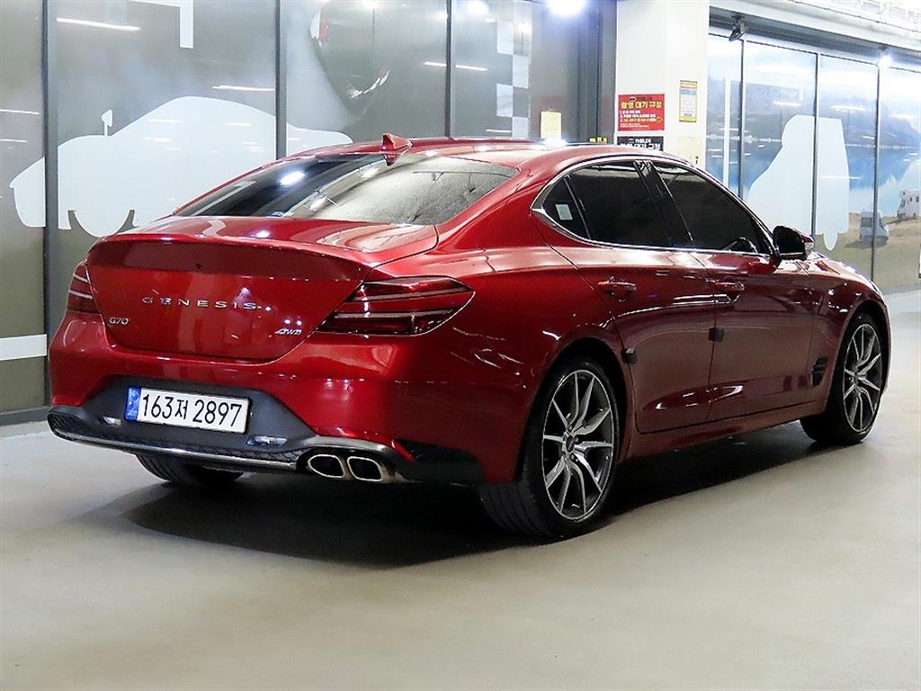 Genesis G70 - Vista 4