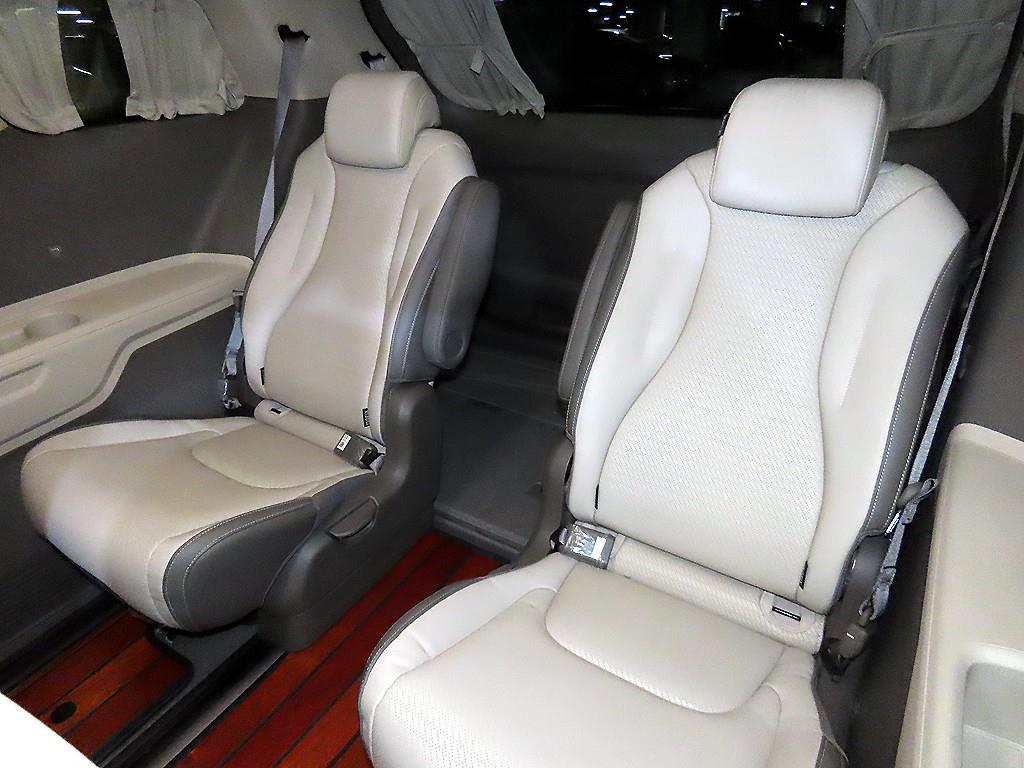 KIA Carnival - Vista 8