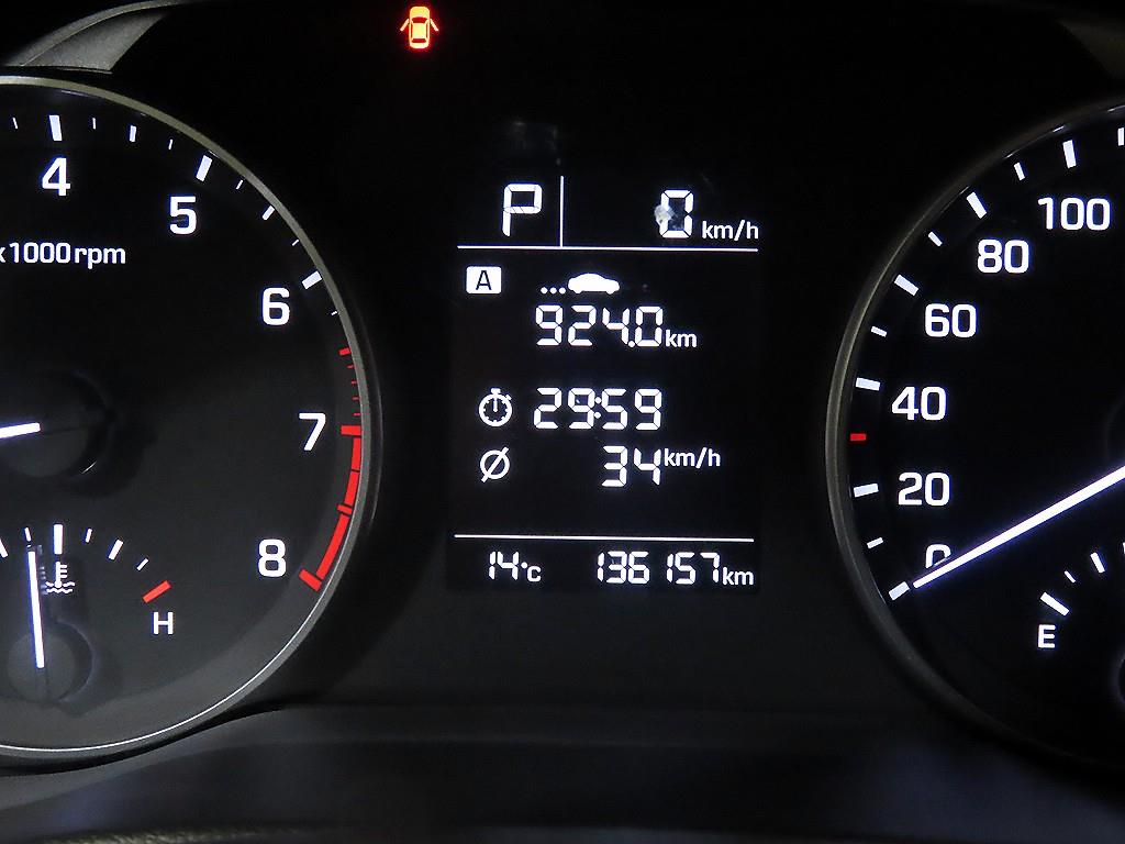 HYUNDAI Avante - Vista 9