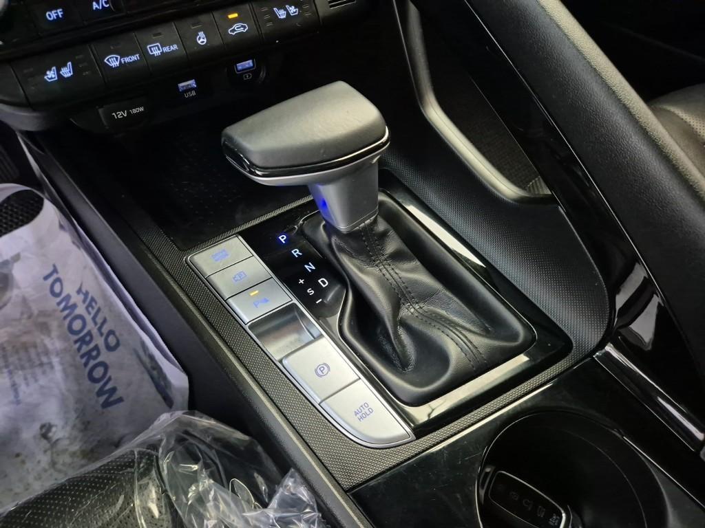 HYUNDAI Avante - Vista 8